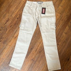 Levi’s Cargo Boyfriend Pants (Stone) 6 Medium Misses
